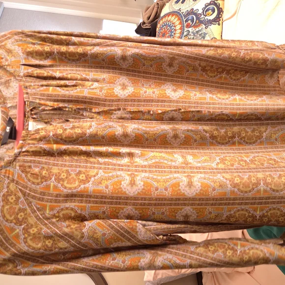 Vintage Paisley Blouse with Orange and Gold Accents - Picture 3 of 3